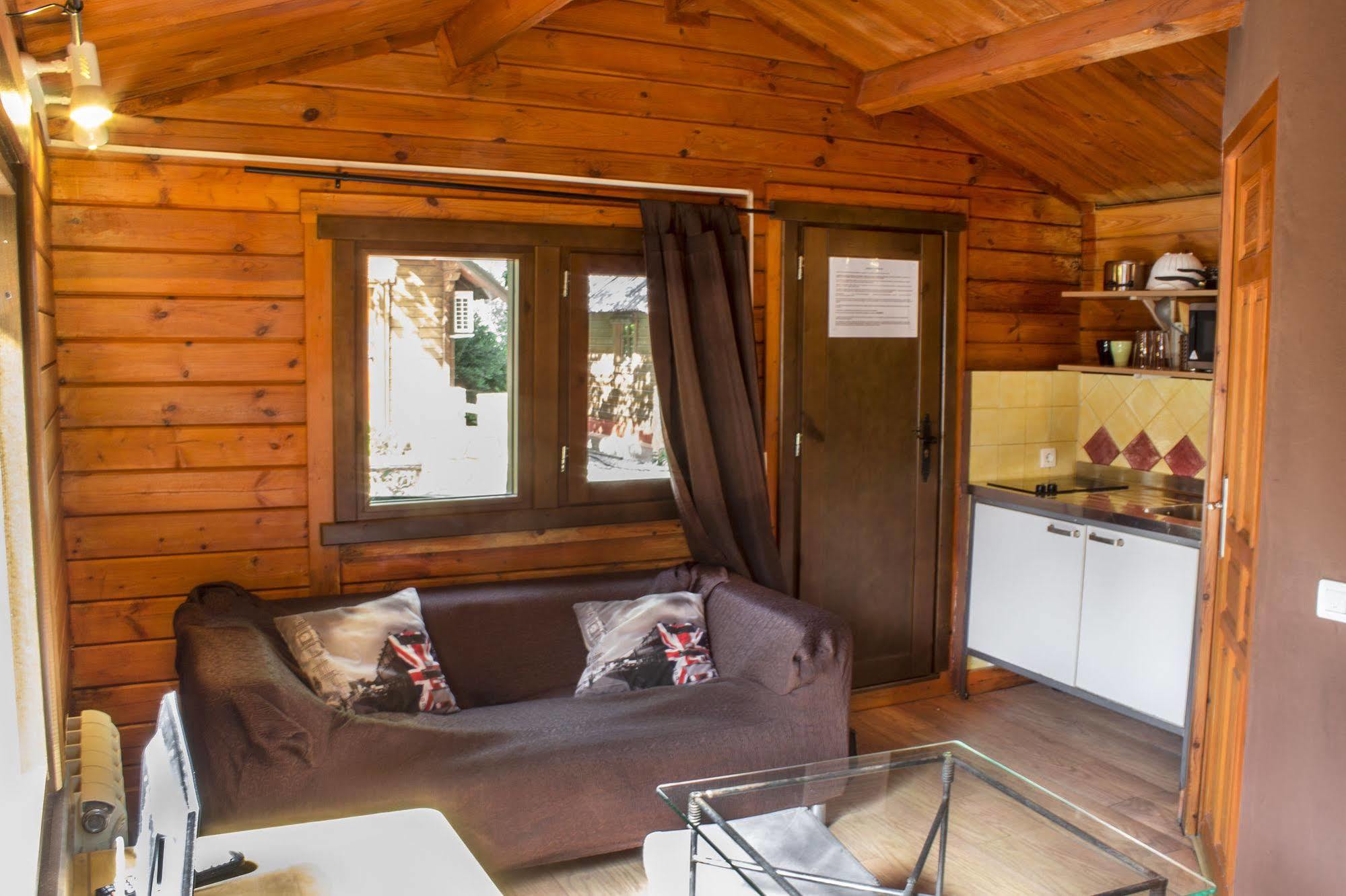 Fuente Del Lobo Glamping & Bungalows - Adults Only Pinos Genil Luaran gambar