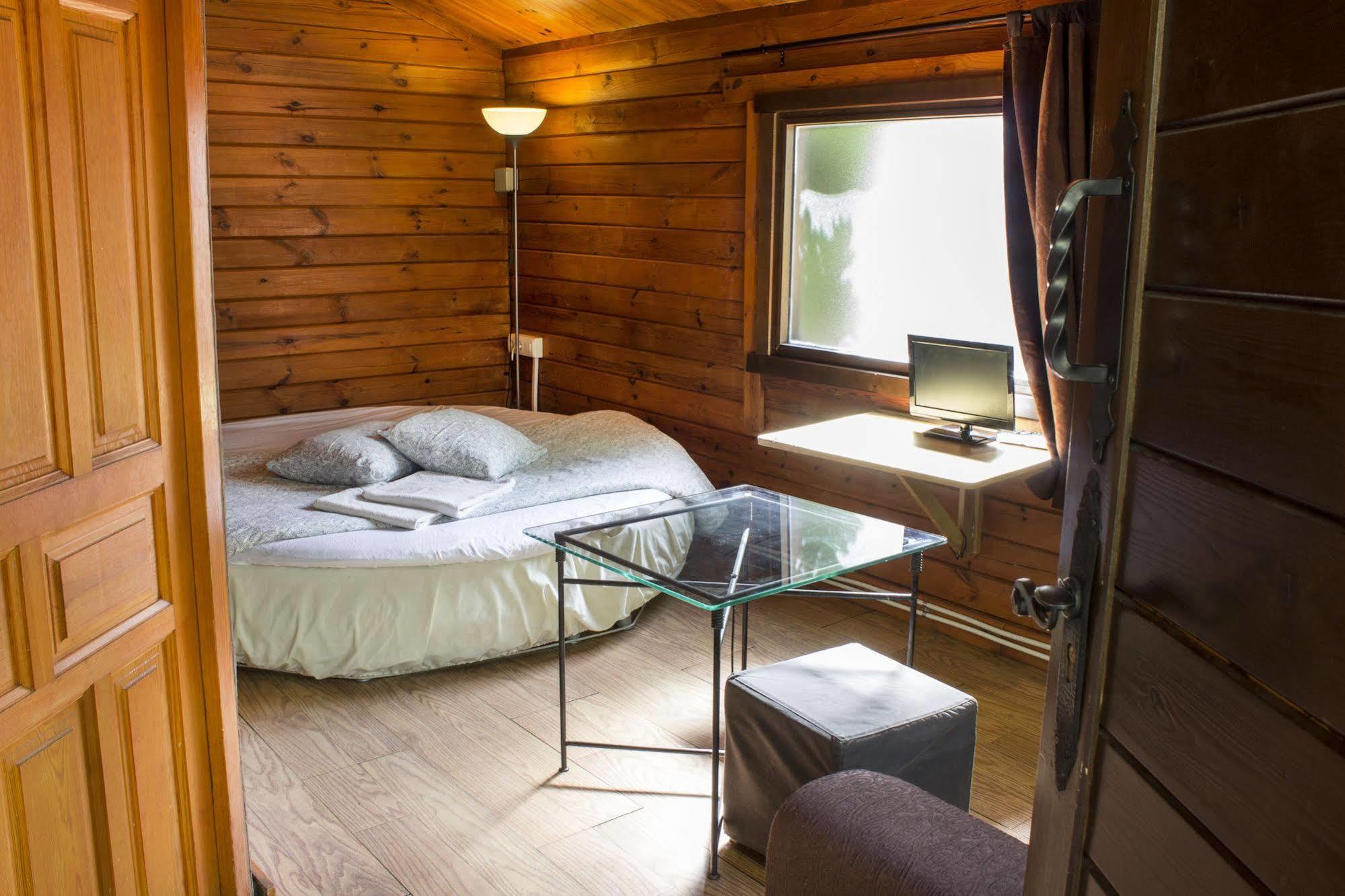 Fuente Del Lobo Glamping & Bungalows - Adults Only Pinos Genil Luaran gambar